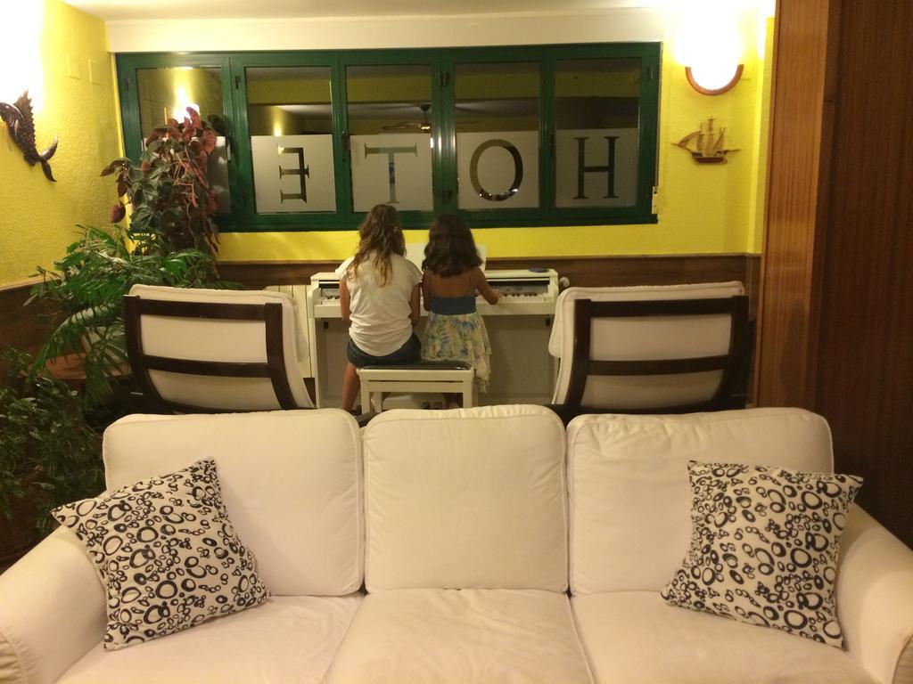 Hotel Brisamar Bañugues Buitenkant foto