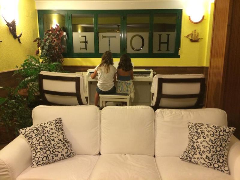 Hotel Brisamar Bañugues Buitenkant foto